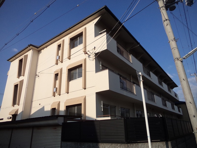 コンフィー鴻池新田駅前の建物外観