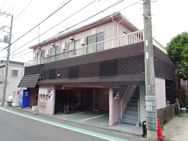 横浜市神奈川区三ツ沢東町のマンションの建物外観
