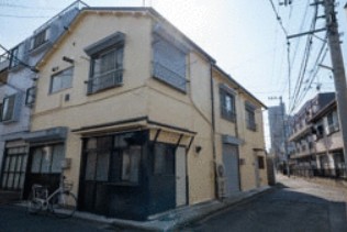 川崎市中原区上丸子山王町のアパートの建物外観