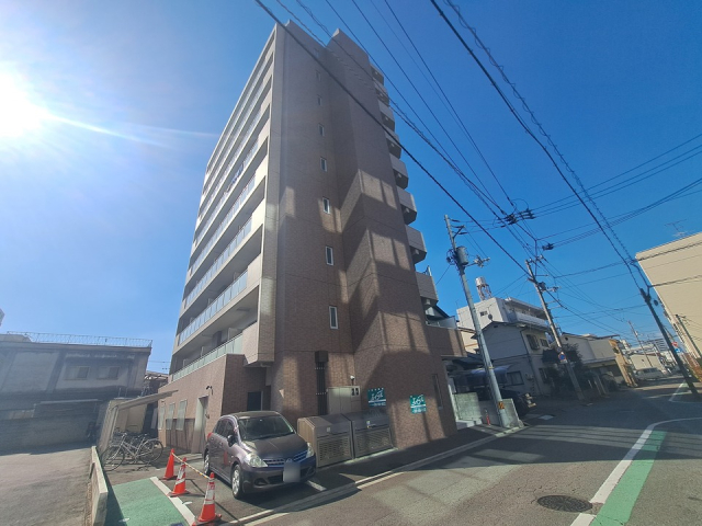 【松山市高砂町のマンションの建物外観】