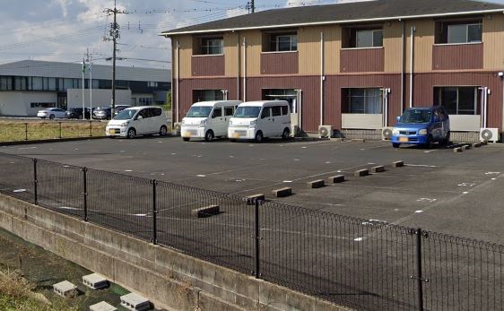 【出雲市斐川町併川のアパートの駐車場】