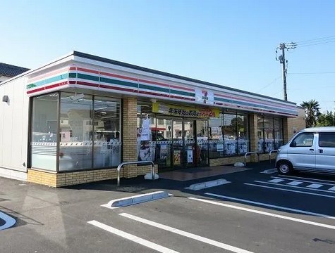 コンビニ　セブンイレブン 西尾平坂町店（コンビニ）まで838m