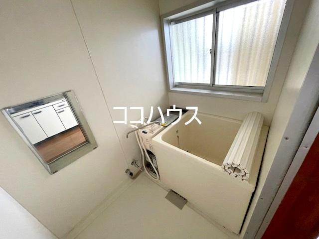 バス・シャワールーム　追焚可能なバランス釜。