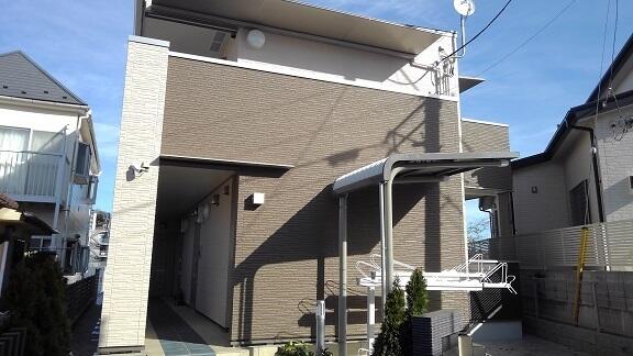横浜市神奈川区三ツ沢東町のアパートの建物外観