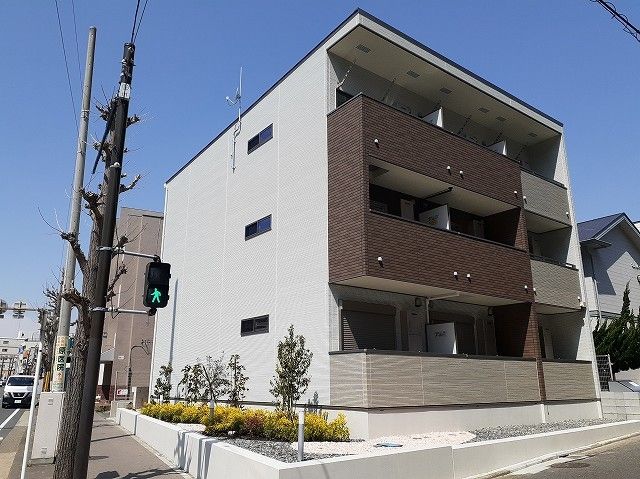 横須賀市衣笠栄町のアパートの建物外観