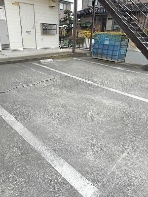 【加須市三俣のアパートの駐車場】