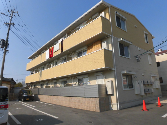 【熊本市南区良町のアパートの建物外観】