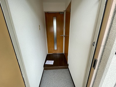 【神戸市兵庫区上三条町のマンションの玄関】