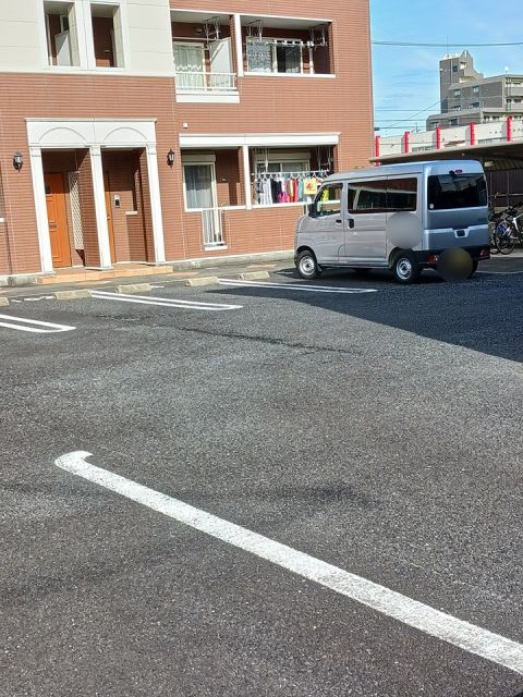 【シャトーブリエIIの駐車場】