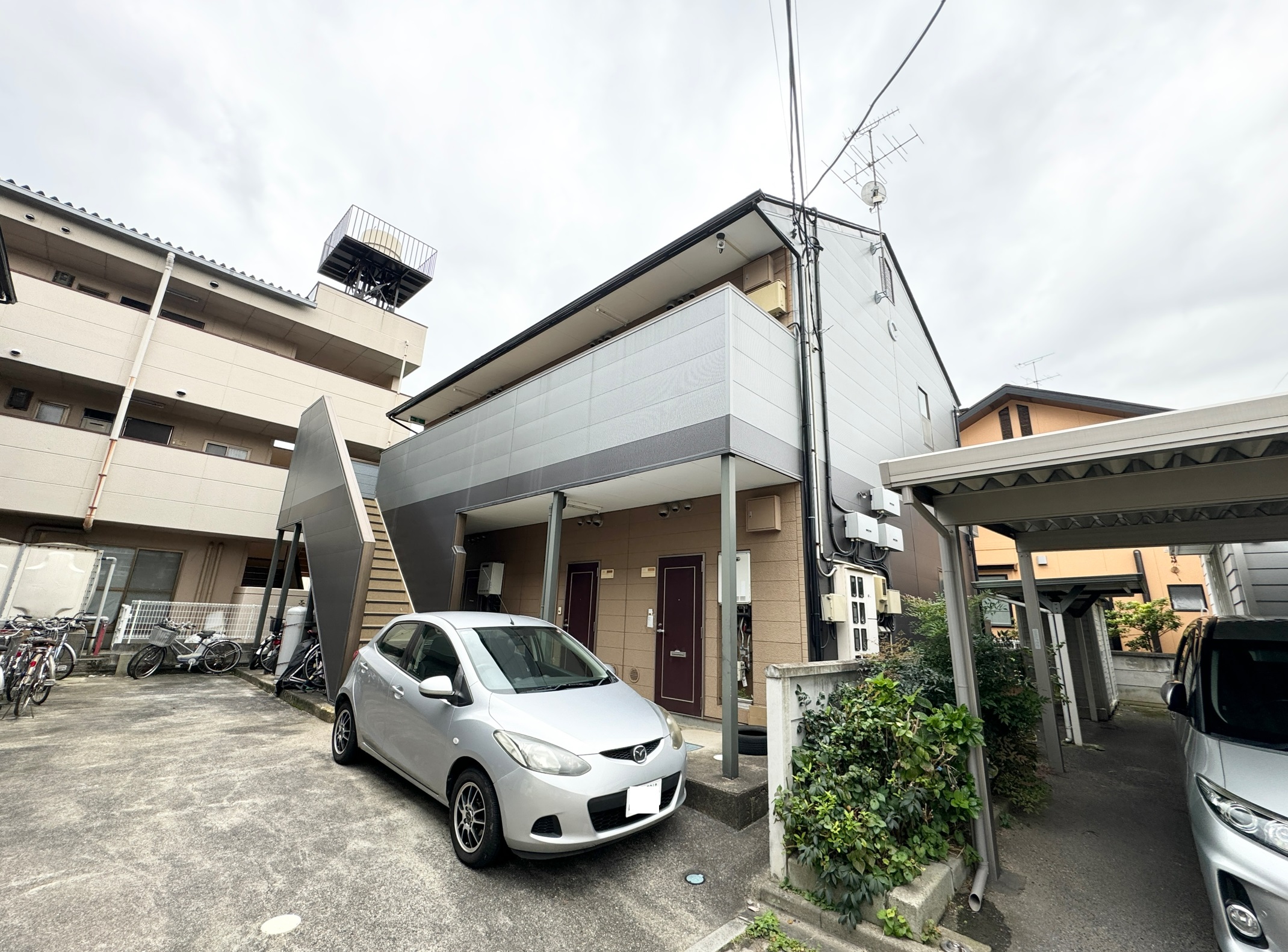 郡山市並木のアパートの建物外観