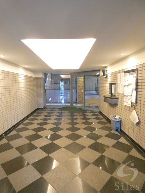 【大阪市西淀川区花川のマンションのロビー】