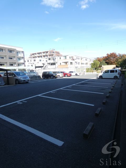 【大阪市西淀川区花川のマンションの駐車場】