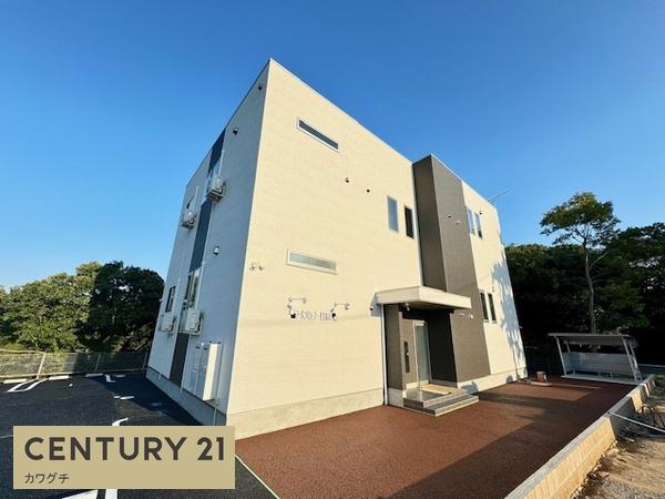 宇部市開のアパートの建物外観