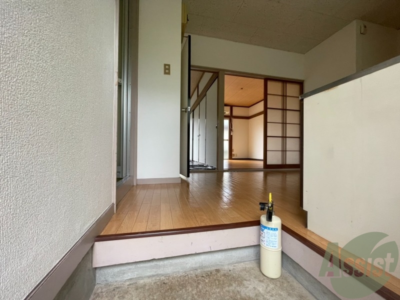 玄関　玄関から撮影しました。広々としていますね！