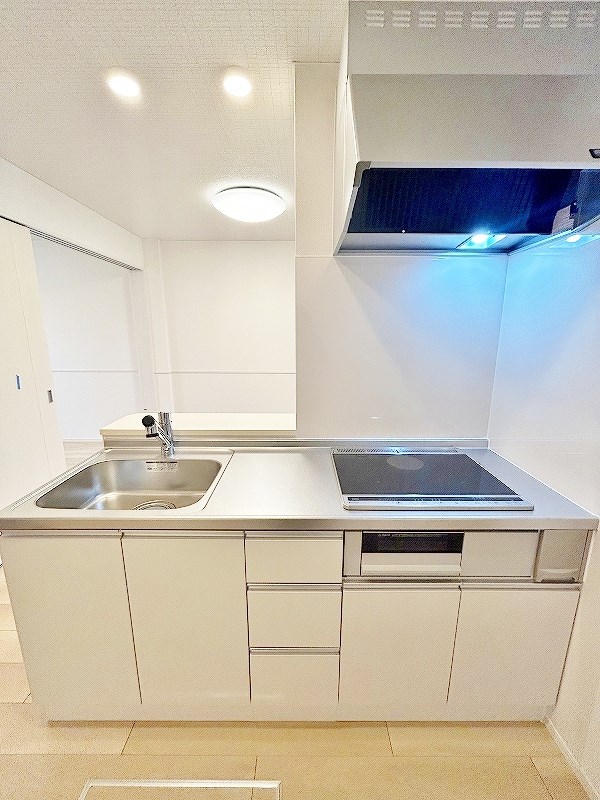 キッチン　★システムIHキッチングリル付き/３口コンロ★