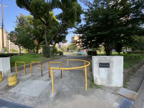 【大阪市中央区神崎町のマンションの公園】