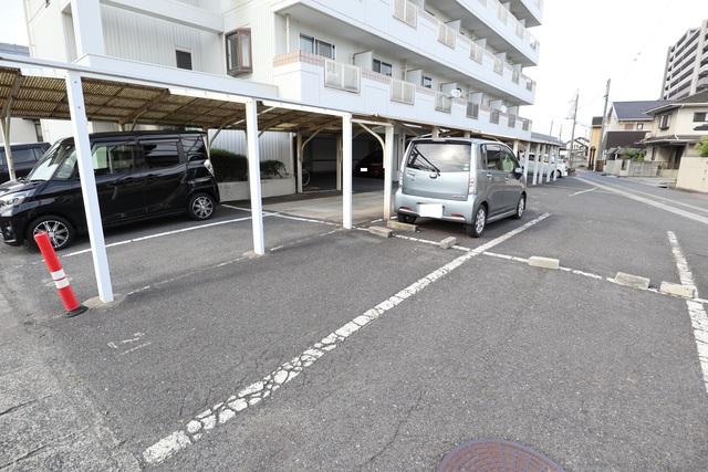 【倉敷市堀南のマンションの駐車場】