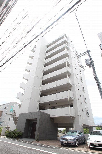 広島市東区牛田南のマンションの建物外観