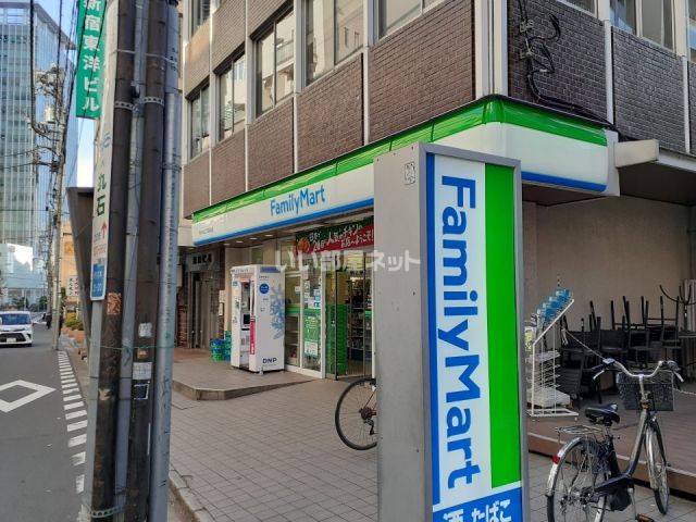 コンビニ　ファミリーマート代々木二丁目北店（コンビニ）まで356m