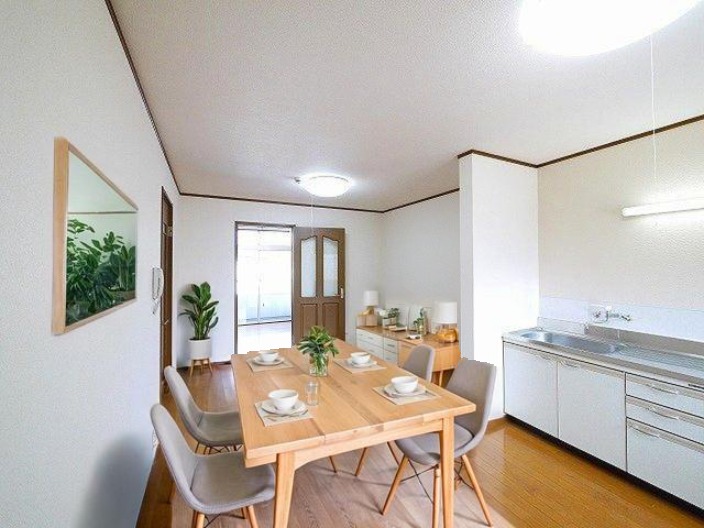 居室・リビング　CGで家具等を配置したもので家具等は含まれません