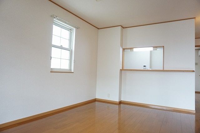 居室・リビング　2面採光の明るい居室です