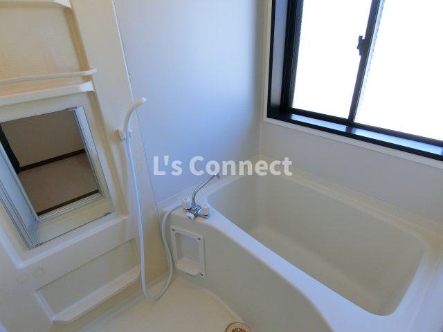 バス・シャワールーム　給湯式のお風呂。