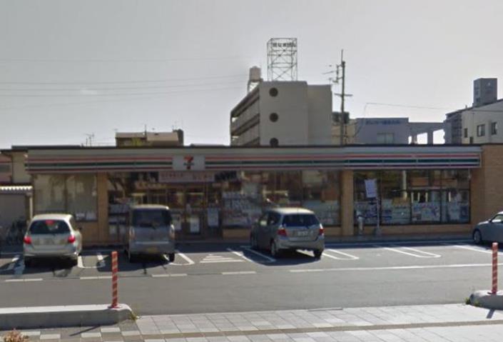 コンビニ　セブンイレブン（コンビニ）まで547m