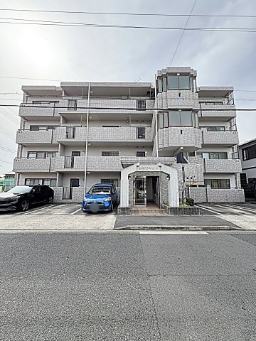 建物外観　安心の鉄筋コンクリート造です☆