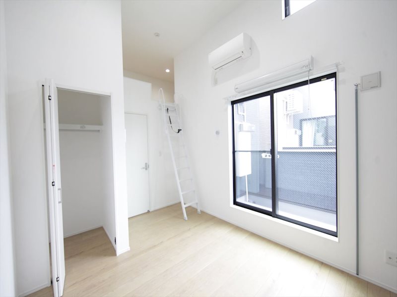 居室・リビング　洋室6.6帖　ロフト4.7帖（収納でも使えます）