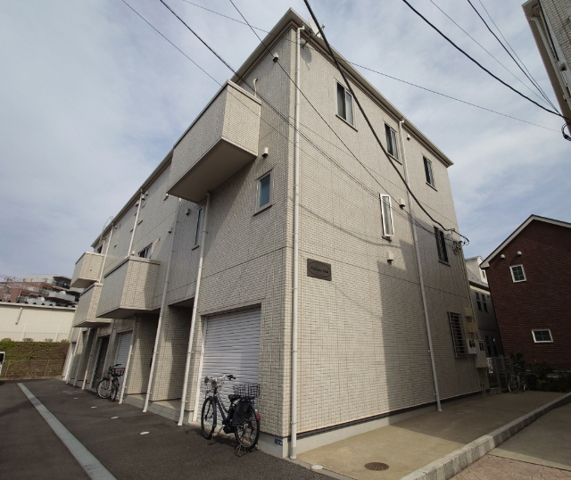 建物外観　閑静な住宅街のテラスハウス