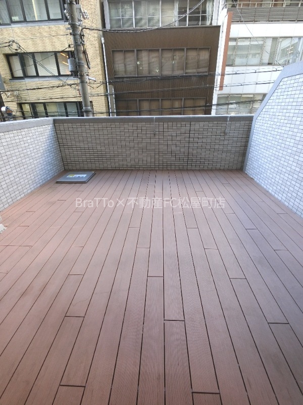 バルコニー　ウッドデッキ