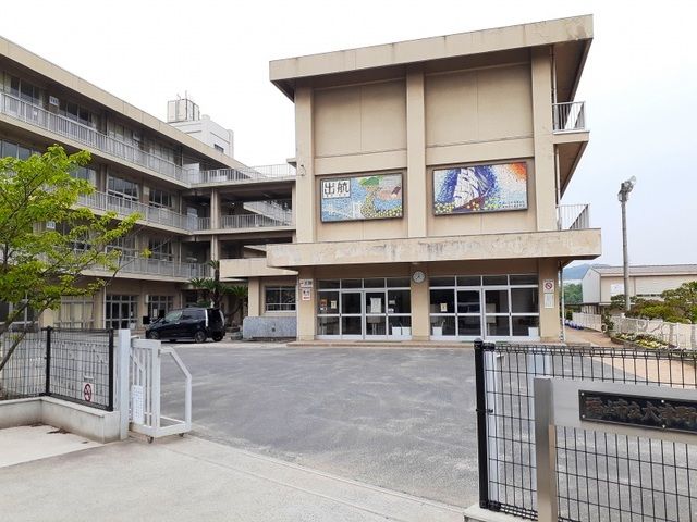 小学校　大津野小学校（小学校）まで400m