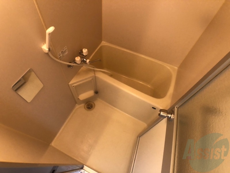 バス・シャワールーム　ユニットバスです。疲れを癒すのに欠かせませんね！