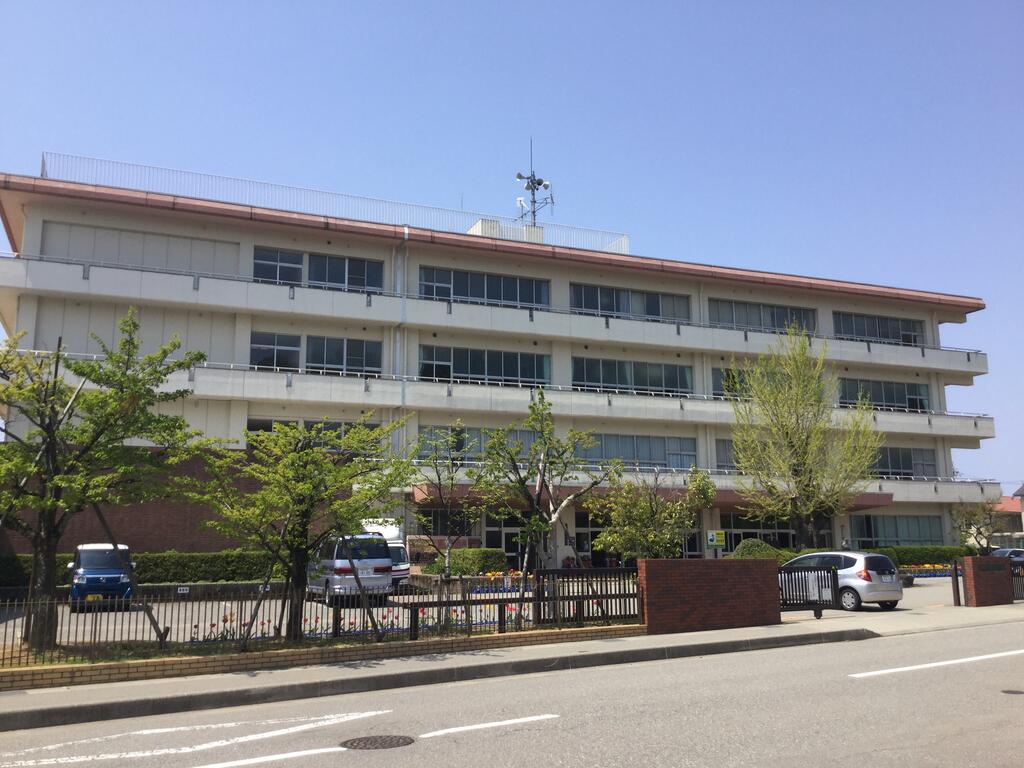 小学校　金沢市立田上小学校（小学校）まで804m