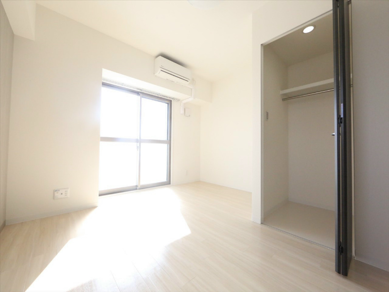 バルコニー　洋室7.7帖　ウォークインクローゼット付（収納充実してます）