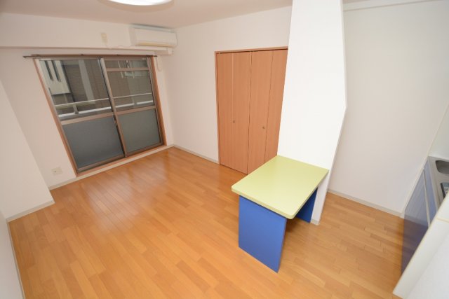 居室・リビング　床色が明るくて綺麗です♪