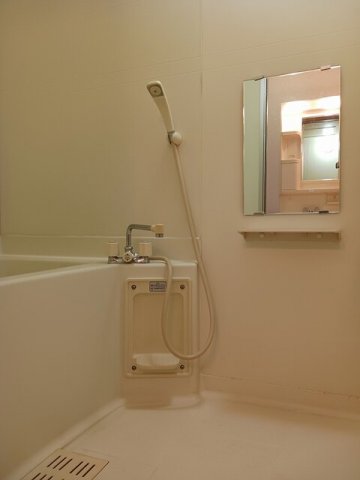 バス・シャワールーム　ゆったり過ごせるお風呂です