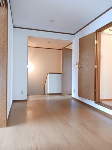 居室・リビング　こちらのリビングで趣味の時間をお楽しみください