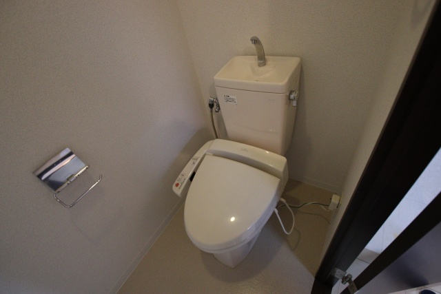 トイレ　※別室の参考写真の為、現況優先です。