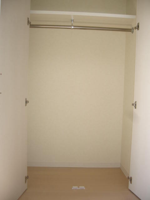 収納　小物を収納するのに便利です※同形タイプの写真です