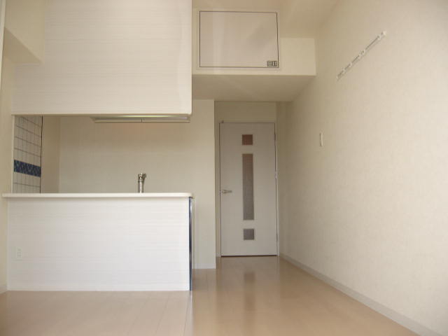 居室・リビング　こちらのリビングで趣味の時間をお楽しみください※同形タイプの