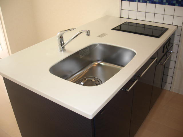 キッチン　コンパクトなキッチンで掃除もラクラク※同形タイプの写真です