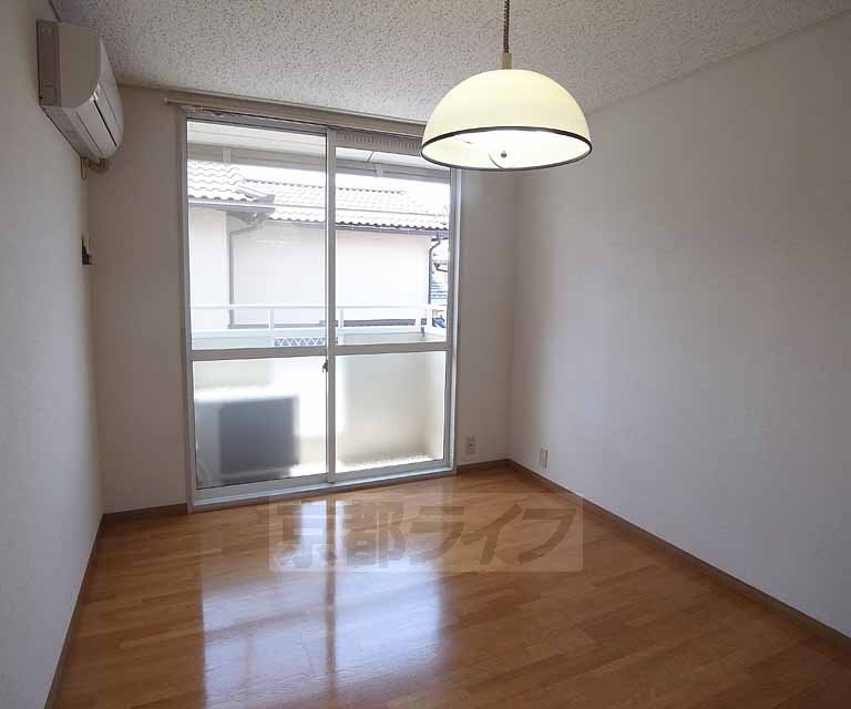 居室・リビング　形の良い洋室です。