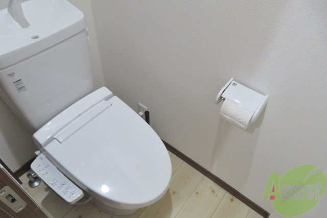 トイレ　温水洗浄便座付きで一年中快適でいいですね。