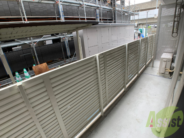 バルコニー　バルコニーは幅もあり洗濯物もはかどりそうです。