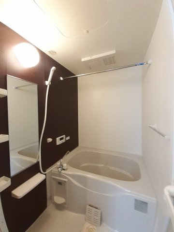 バス・シャワールーム　落ち着いた空間のお風呂です