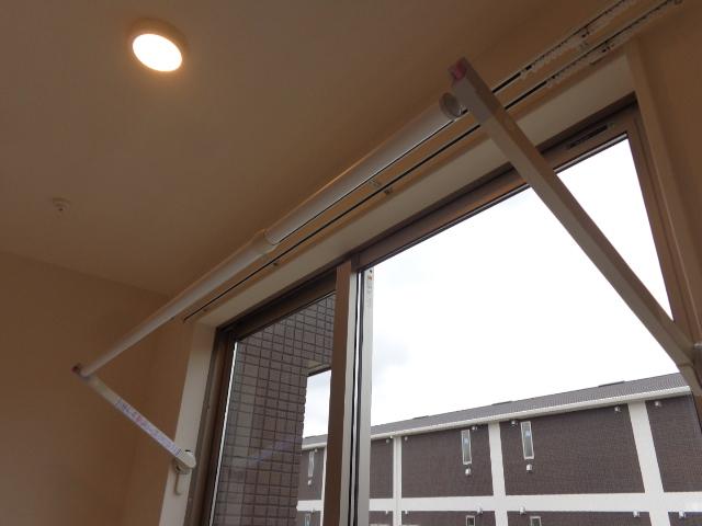 その他設備　室内物干（イメージ）