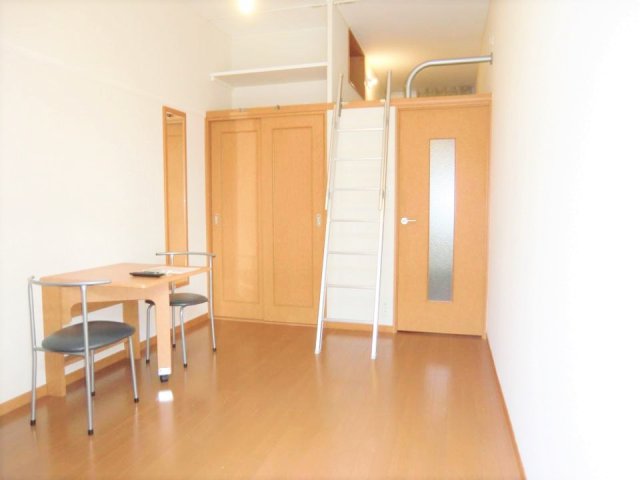 居室・リビング　同タイプ物件の為、形状や間取寸法、色調等が実際とは異なります