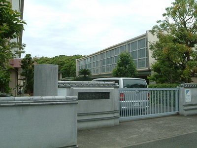 中学校　浜松市立中部中学校（中学校）まで1400m