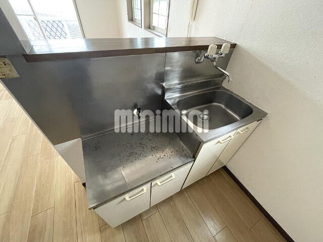 キッチン　キッチンには窓があるので明るいですね。